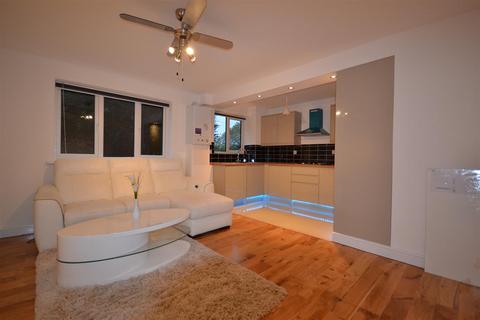 1 bedroom flat to rent, Green Pond Close, London E17