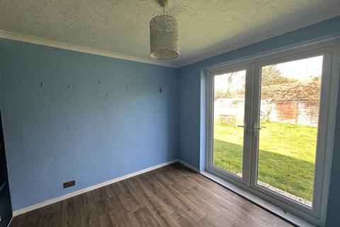 2 bedroom bungalow to rent, The Grove, Taunton, TA3