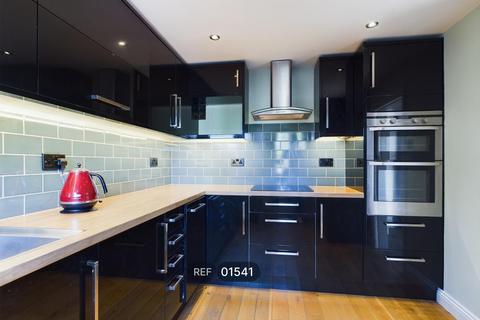 3 bedroom terraced house to rent, Queens Road, Beverley, HU17 9NH