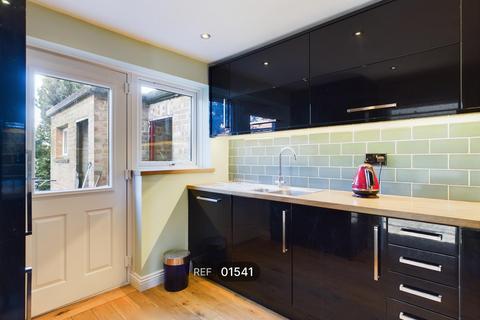 3 bedroom terraced house to rent, Queens Road, Beverley, HU17 9NH