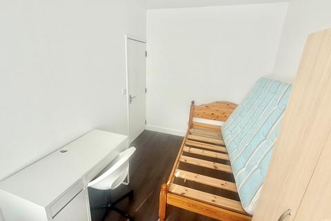 1 bedroom in a house share to rent, Heeley Road, Birmingham, B29