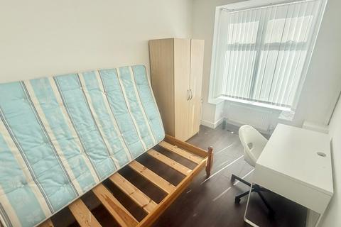 1 bedroom in a house share to rent, Heeley Road, Birmingham, B29