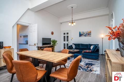 2 bedroom apartment to rent, North Bridge, Edinburgh, EH1 1