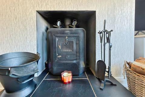 4 bedroom semi-detached house for sale, Valley Road, Whitley Bay NE25