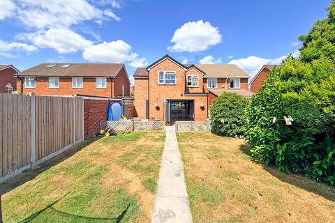 3 bedroom semi-detached house for sale, Manor Avenue, Great Wyrley
