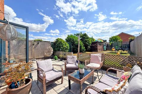 3 bedroom semi-detached house for sale, Manor Avenue, Great Wyrley