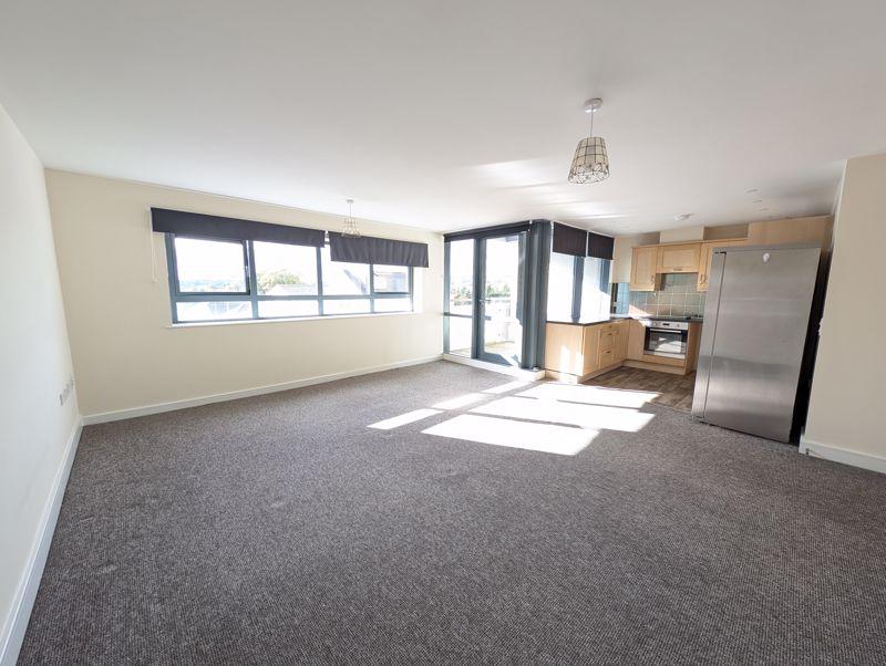 Apartment in Cardiff, Heath - View 2