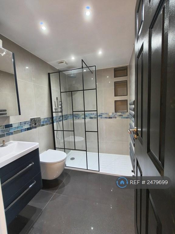 Apartment in London - View 3