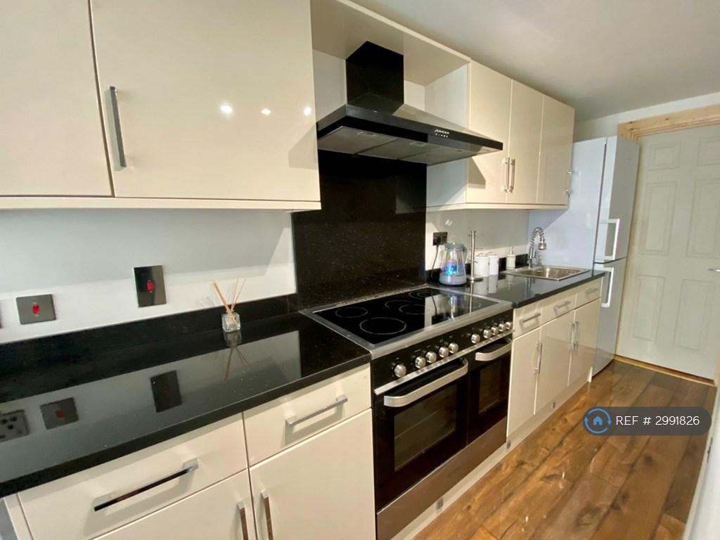 Apartment in London - More