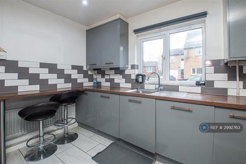 4 bedroom semi-detached house to rent, Robertson Close, Milton Keynes, MK5