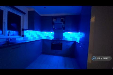 4 bedroom semi-detached house to rent, Robertson Close, Milton Keynes, MK5