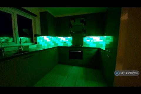 4 bedroom semi-detached house to rent, Robertson Close, Milton Keynes, MK5