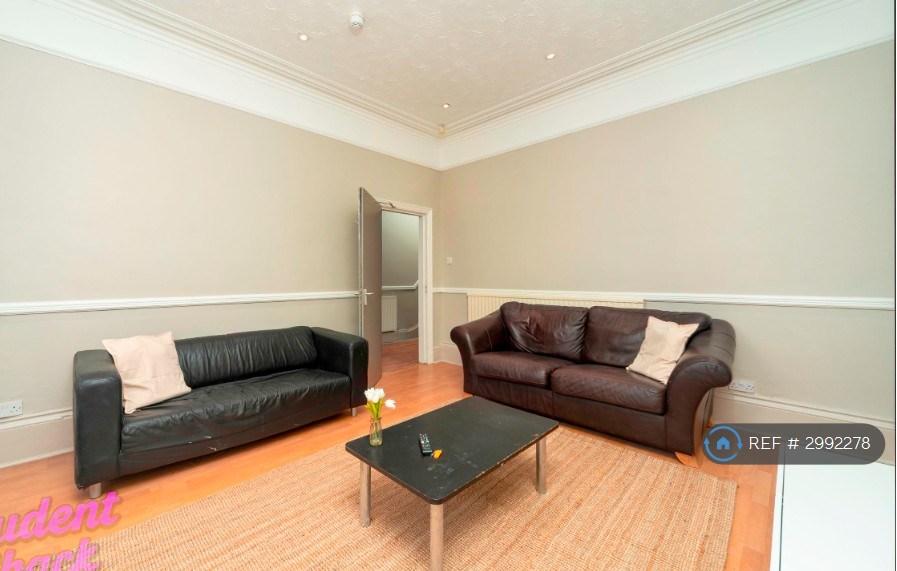 House in Manchester, Victoria Park, Chorlton-on-Medlock - View 3