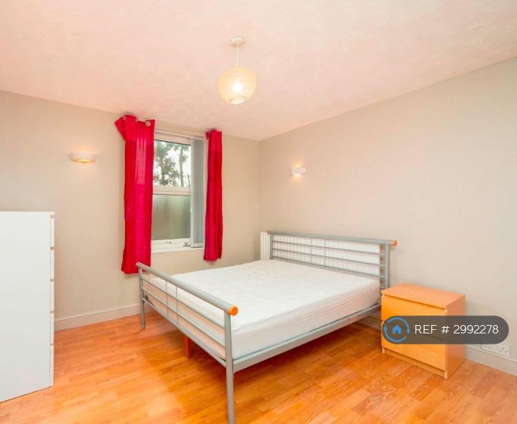 House in Manchester, Victoria Park, Chorlton-on-Medlock - More