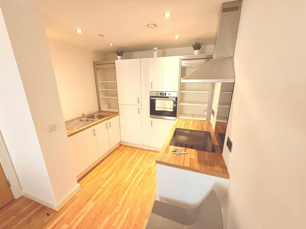 House in Salford, Greater Manchester - View 4