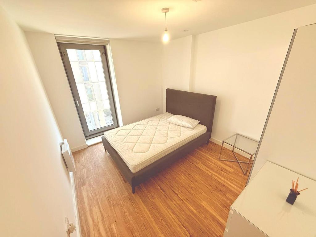 House in Salford, Greater Manchester - View 5