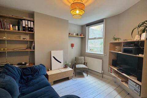 Thorne Terrace, Nunhead Grove, London, SE15 3LN