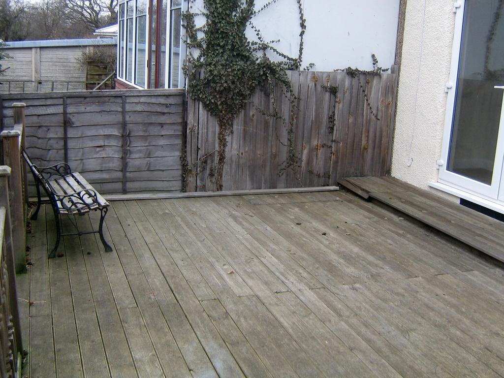 House in Epsom and Ewell, West Ewell - More