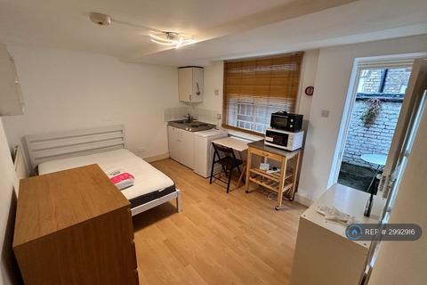 1 bedroom in a house share to rent, Wrights Lane, London, W8