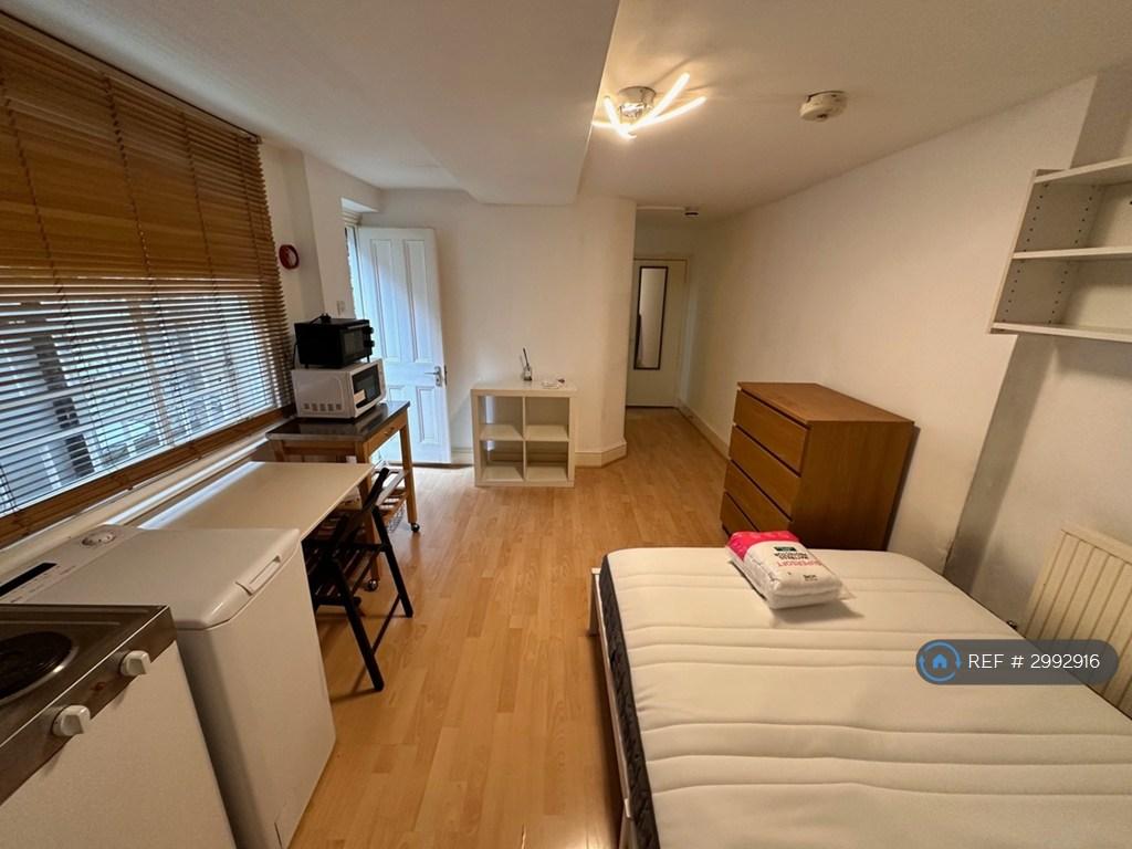 House in London - View 2