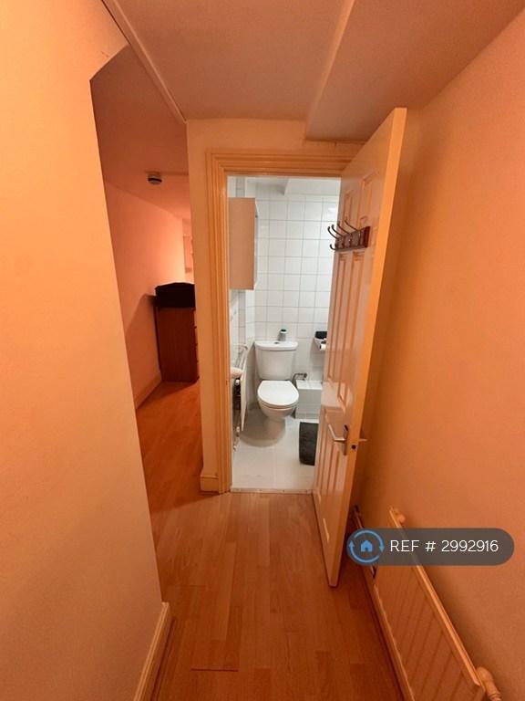 House in London - View 3