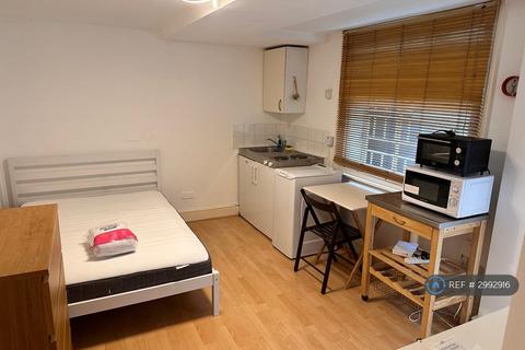 1 bedroom in a house share to rent, Wrights Lane, London, W8