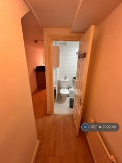1 bedroom in a house share to rent, Wrights Lane, London, W8