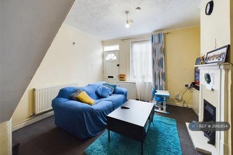 3 bedroom terraced house to rent, Victory Road, Gloucester, GL1