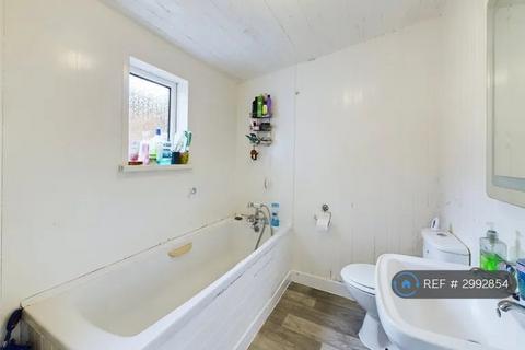 3 bedroom terraced house to rent, Victory Road, Gloucester, GL1