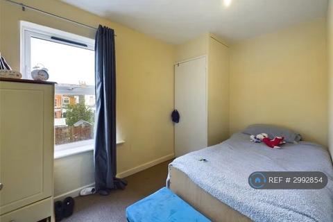 3 bedroom terraced house to rent, Victory Road, Gloucester, GL1