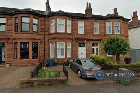 3 bedroom terraced house to rent, Kings Park Road, Glasgow, G44