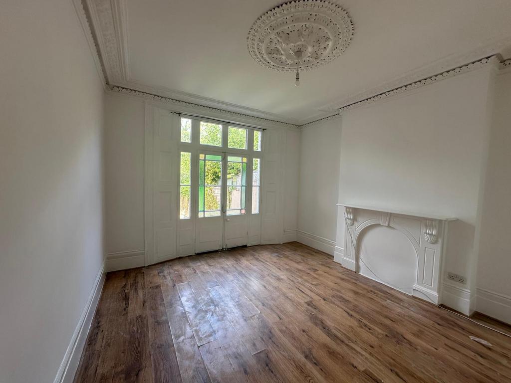 Apartment in London - View 3