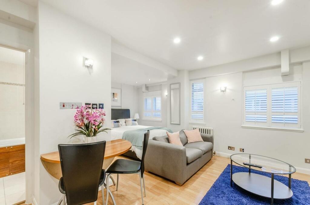 Apartment in Chelsea - View 2