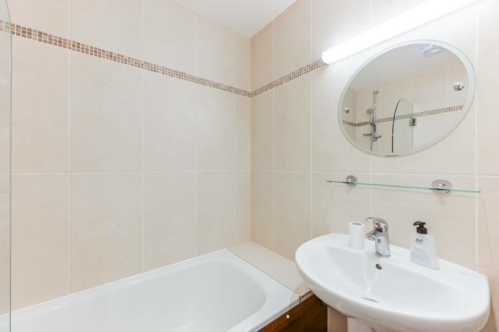Apartment in Chelsea - View 5