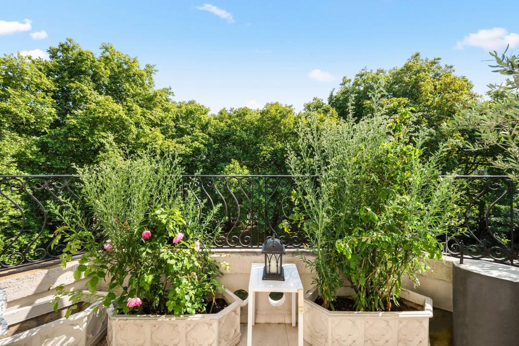 House in London - View 2