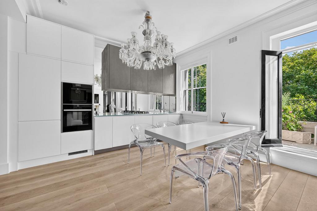House in London - View 3