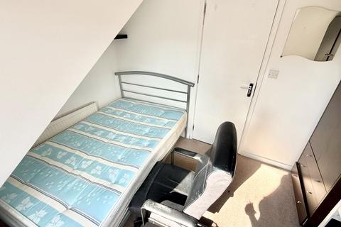 1 bedroom in a house share to rent, Heeley Road, Birmingham, B29