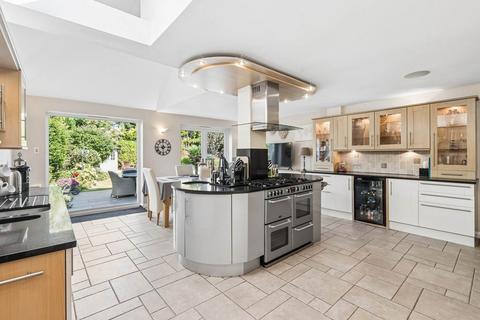 4 bedroom detached house for sale, Whytingham Road, Tring