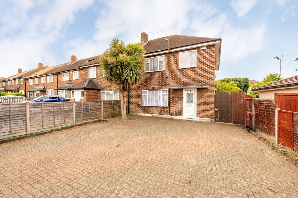 House in Morden, Lower Morden - View 2