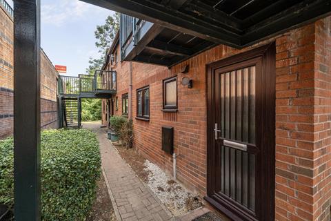 Studio for sale, Wyatt Close, High Wycombe