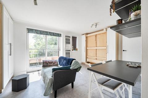 Studio for sale, Wyatt Close, High Wycombe