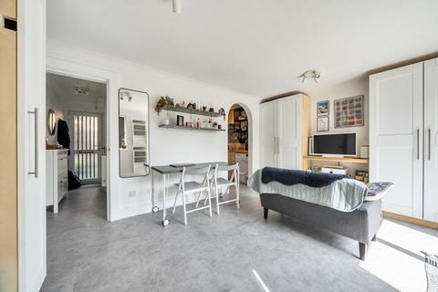 Studio for sale, Wyatt Close, High Wycombe