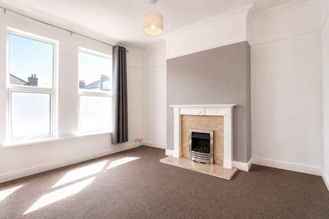 2 bedroom flat to rent, Carmarthen Road, Devon PL4