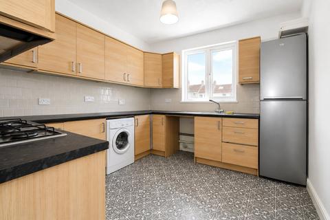 2 bedroom flat to rent, Carmarthen Road, Devon PL4