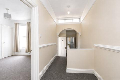 2 bedroom flat to rent, Carmarthen Road, Devon PL4