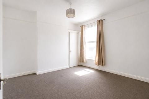 2 bedroom flat to rent, Carmarthen Road, Devon PL4