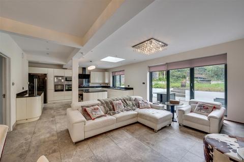 5 bedroom detached house for sale, Colindeep Gardens, London