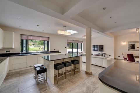 5 bedroom detached house for sale, Colindeep Gardens, London