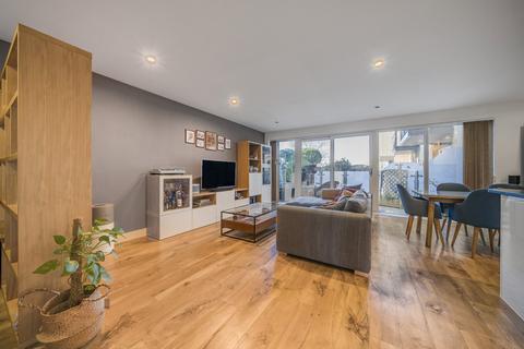 3 bedroom maisonette for sale, Meadowside, Eltham, London, SE9