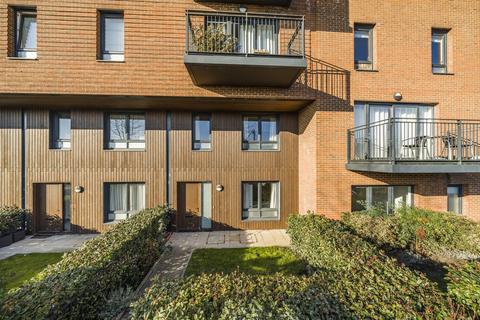 3 bedroom maisonette for sale, Meadowside, Eltham, London, SE9